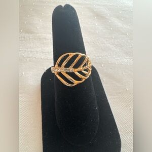 Elegant Gold Leaf Ring
